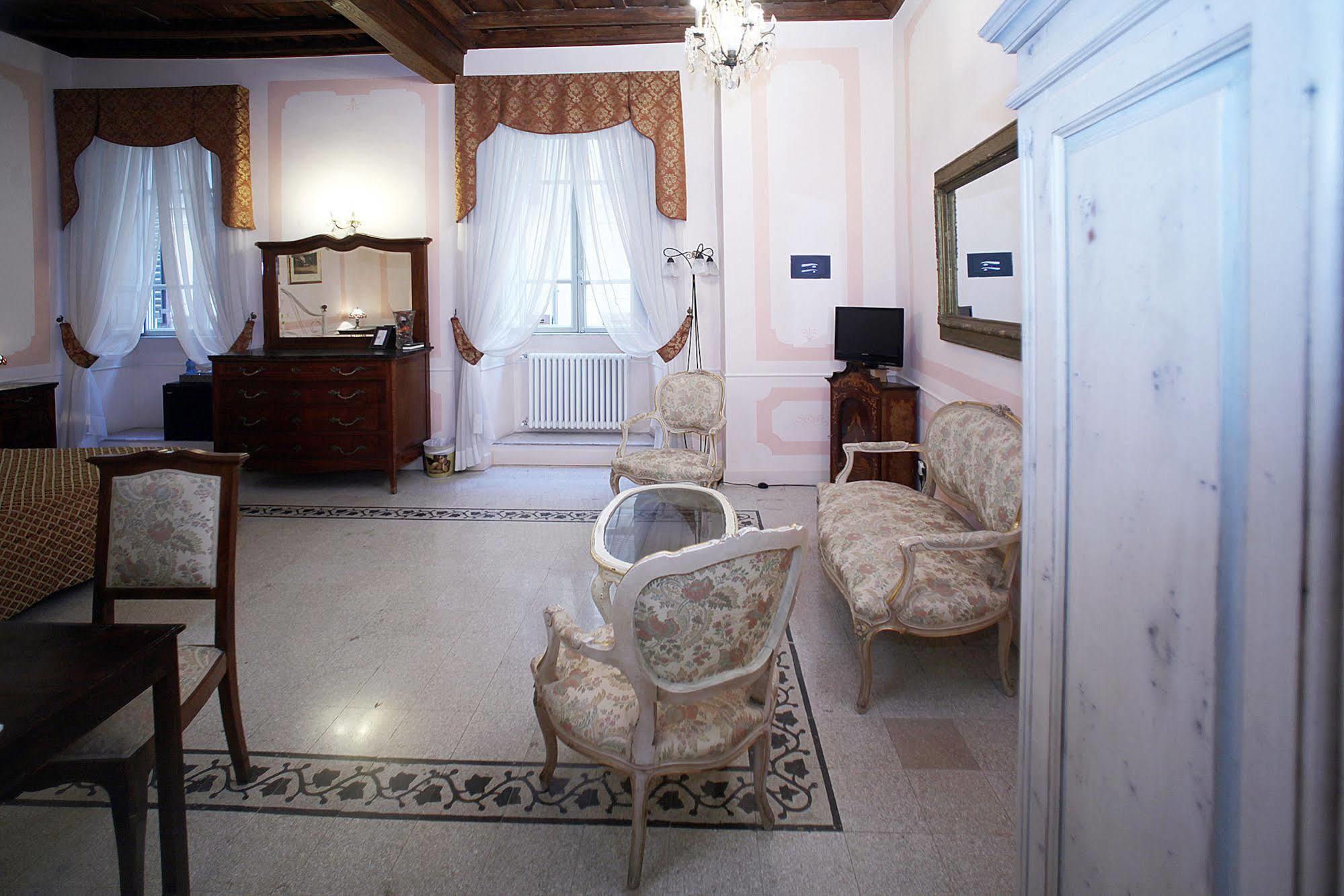 ลา แมซอง เดลโลรอโลโจ Bed & Breakfast โรม ภายนอก รูปภาพ